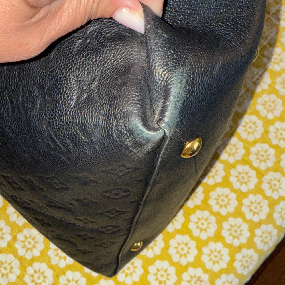 Louis Vuitton Empreinte Maida Hobo in Black - Picture 16 of 16